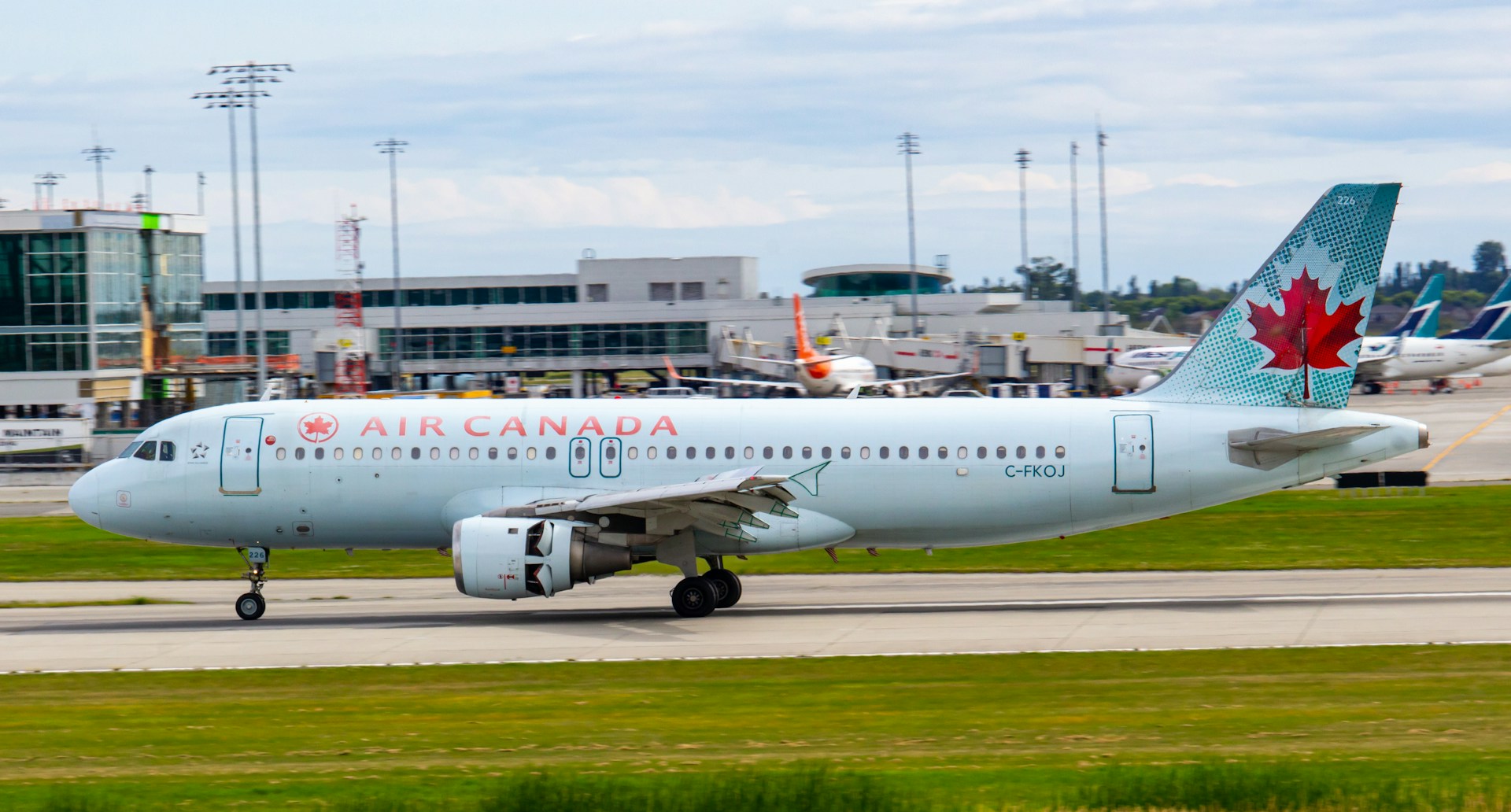 Air Canada Buys First Domestic Low Carbon Jet Fuel Decoder Ca